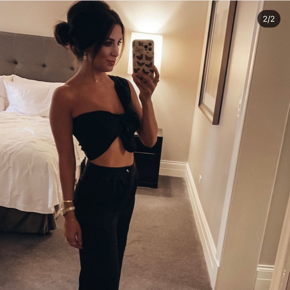 Queen bee black top